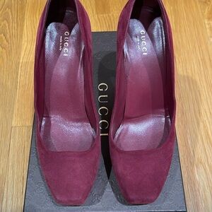 Gucci Suede Pumps in Burgundy